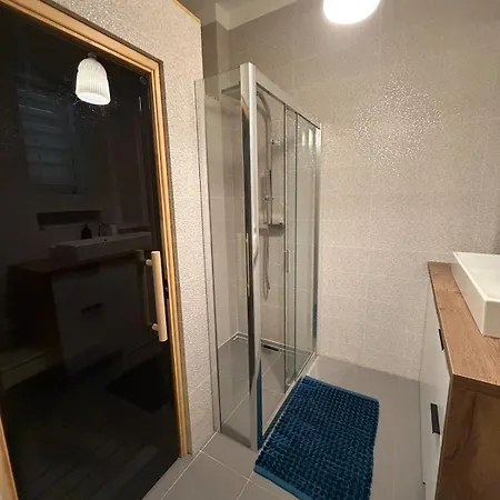 Apartment Stylish With Private Sauna And Parking